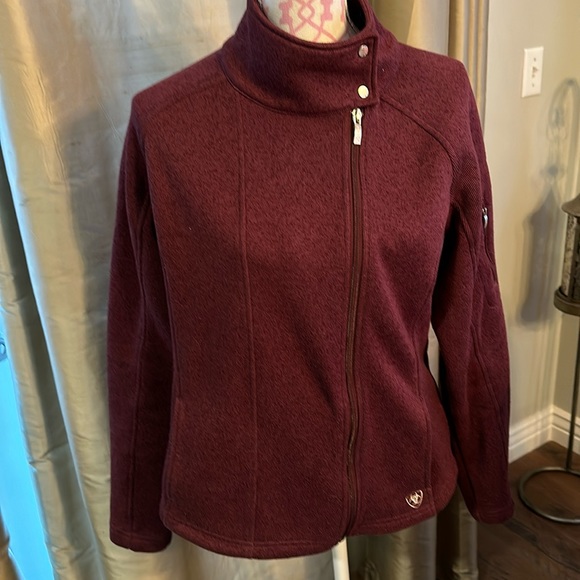 Ariat Jackets & Coats Area Maroon Fleece Jacket Zip Up With Pockets And Excellent Condition